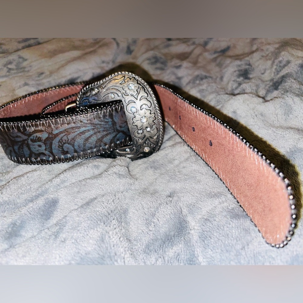 Women’s Genuine Leather Belt With Attached (Non-Detachable) Belt Buckle Size M